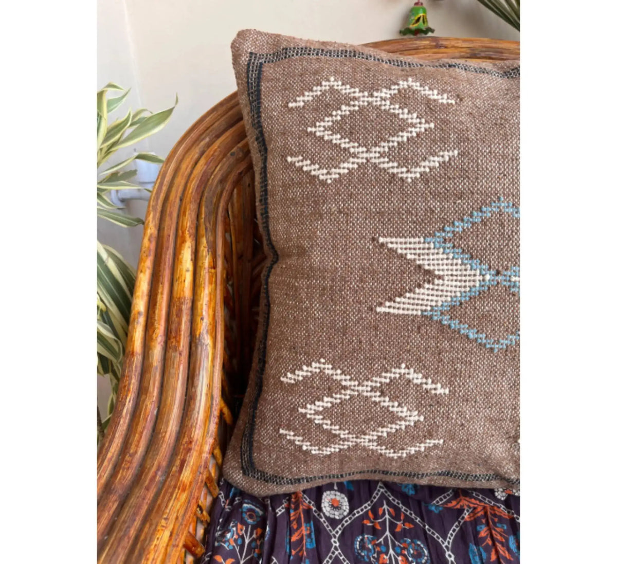 Brown color Cotton Tufted Throw Pillow Cover OEM Printed with Durable Back Part Hand Embroidery Design Handmade Pillow case